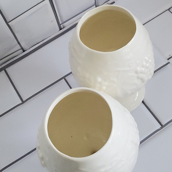 Lot of 2 Medium Size Ceramic Textured Stemmed Gobl - Picture 6 of 7